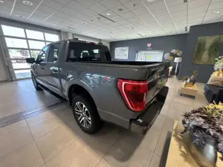 Ford F-150 2022 4x4 XL 4 puertas SuperCrew 5.5 pies SB