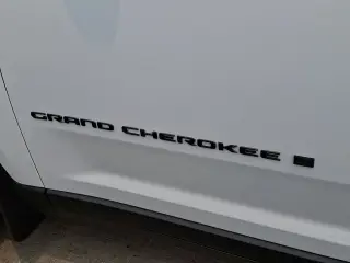 Jeep Grand Cherokee 2023 4x4 Laredo 4 puertas SUV