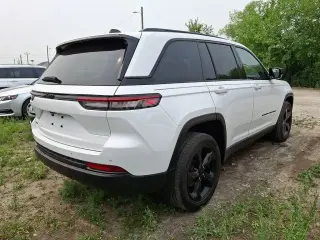 Jeep Grand Cherokee 2023 4x4 Laredo 4 puertas SUV