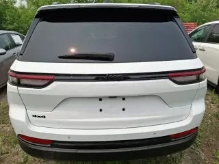 Jeep Grand Cherokee 2023 4x4 Laredo 4 puertas SUV