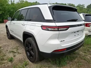 Jeep Grand Cherokee 2023 4x4 Laredo 4 puertas SUV