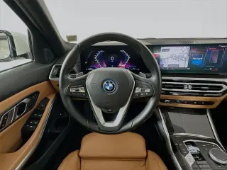 Serie 3 de BMW 2023 AWD 330e xDrive 4 puertas Sedan