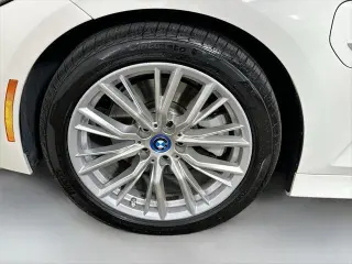 Serie 3 de BMW 2023 AWD 330e xDrive 4 puertas Sedan