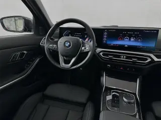 Serie 3 de BMW 2023 AWD 330i xDrive Sedán 4 puertas