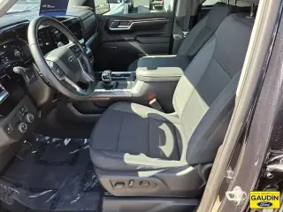 Chevrolet Silverado 1500 2023 4x2 RST 4 puertas Cabina Crew 5.8 pies. Caja corta