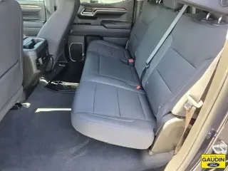 Chevrolet Silverado 1500 2023 4x2 RST 4 puertas Cabina Crew 5.8 pies. Caja corta