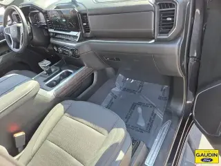 Chevrolet Silverado 1500 2023 4x2 RST 4 puertas Cabina Crew 5.8 pies. Caja corta
