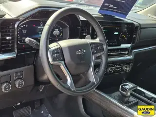 Chevrolet Silverado 1500 2023 4x2 RST 4 puertas Cabina Crew 5.8 pies. Caja corta