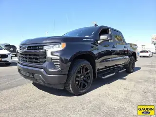 Chevrolet Silverado 1500 2023 4x2 RST 4 puertas Cabina Crew 5.8 pies. Caja corta
