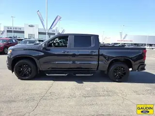 Chevrolet Silverado 1500 2023 4x2 RST 4 puertas Cabina Crew 5.8 pies. Caja corta