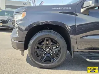 Chevrolet Silverado 1500 2023 4x2 RST 4 puertas Cabina Crew 5.8 pies. Caja corta
