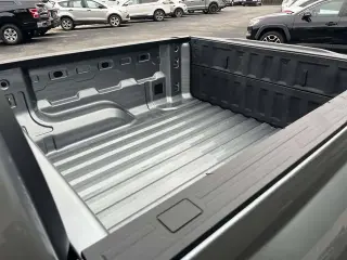 Chevrolet Colorado 2023 4x2 Work Truck 4 puertas Cabina Crew 5 pies. Caja corta