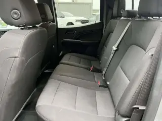 Chevrolet Colorado 2023 4x2 Work Truck 4 puertas Cabina Crew 5 pies. Caja corta