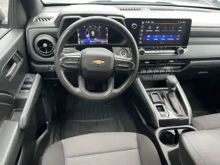 Chevrolet Colorado 2023 4x2 Work Truck 4 puertas Cabina Crew 5 pies. Caja corta
