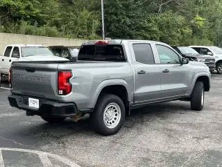 Chevrolet Colorado 2023 4x2 Work Truck 4 puertas Cabina Crew 5 pies. Caja corta