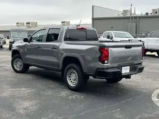 Chevrolet Colorado 2023 4x2 Work Truck 4 puertas Cabina Crew 5 pies. Caja corta