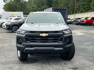 Chevrolet Colorado 2023 4x2 Work Truck 4 puertas Cabina Crew 5 pies. Caja corta