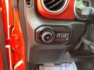 Jeep Wrangler Unlimited 2018 4x4 Rubicon 4 puertas SUV (lanzamiento a mitad de año)