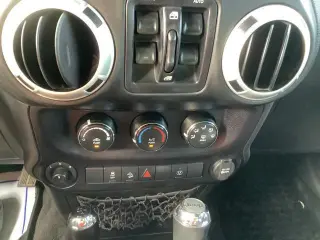 Jeep Wrangler Unlimited 2016 4x4 Sahara 4 puertas SUV
