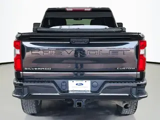 Chevrolet Silverado 2500HD 2021 4x4 Custom 4 puertas Cabina Crew SB