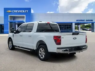 Ford F-150 2024 4x2 XLT 4 puertas SuperCrew 5.5 pies. SB