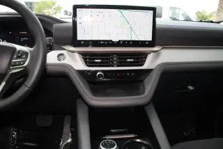 Ford Explorer 2025 AWD Active 4 puertas SUV