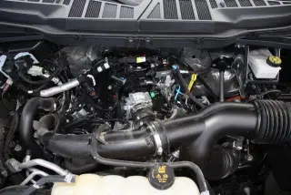Ford F-150 2023 4x2 XLT 4 puertas SuperCrew 5.5 pies. SB