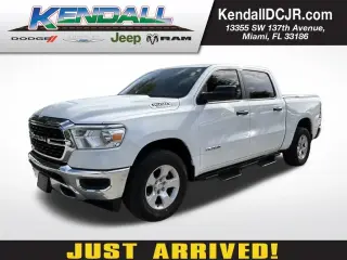 Ram 1500 2023 4x4 Big Horn 4 puertas Cabina Crew 5.6 pies. Pickup SB