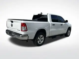 Ram 1500 2023 4x4 Big Horn 4 puertas Cabina Crew 5.6 pies. Pickup SB
