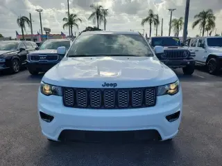 Jeep Grand Cherokee 2021 4x2 Laredo E 4 puertas SUV
