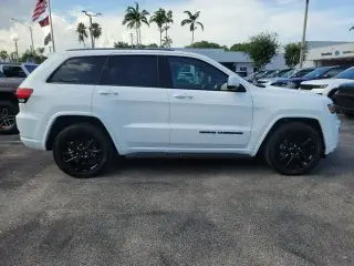 Jeep Grand Cherokee 2021 4x2 Laredo E 4 puertas SUV