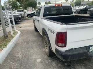 Ram 1500 Classic 2023 4x2 SLT Cabina Cuádruple 4 puertas 6.3 pies. Caja Corta Pickup