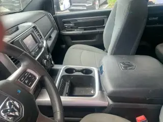 Ram 1500 Classic 2023 4x2 SLT Cabina Cuádruple 4 puertas 6.3 pies. Caja Corta Pickup