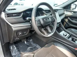 Jeep Grand Cherokee L 2024 4x4 Laredo 4 puertas SUV