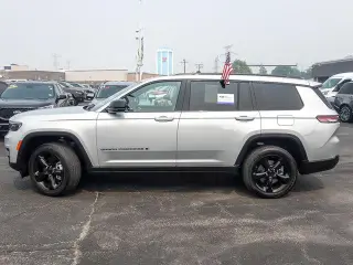 Jeep Grand Cherokee L 2024 4x4 Laredo 4 puertas SUV