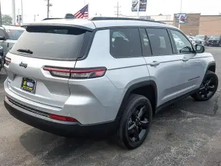 Jeep Grand Cherokee L 2024 4x4 Laredo 4 puertas SUV
