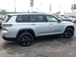 Jeep Grand Cherokee L 2024 4x4 Laredo 4 puertas SUV