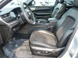 Jeep Grand Cherokee L 2024 4x4 Laredo 4 puertas SUV