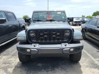 Jeep Gladiator 2024 4x4 Sport 4 puertas Cabina Crew 5.0 pies SB