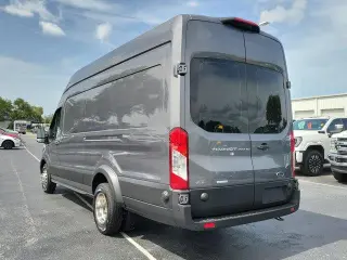 Ford Transit 2022 350 HD 3 puertas LWB Techo Alto DRW Furgón de Carga Extendido con GVWR de 11,000 lb