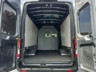 Ford Transit 2022 350 HD 3 puertas LWB Techo Alto DRW Furgón de Carga Extendido con GVWR de 11,000 lb
