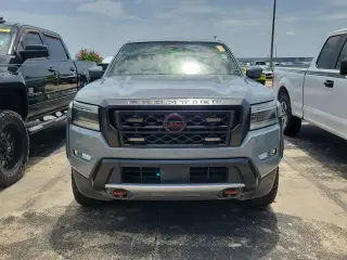 Nissan Frontier 2023 4x2 S 4 puertas Cabina Doble 5 pies. SB