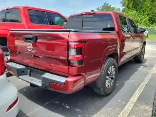 Nissan Frontier 2024 4x2 S 4 puertas Crew Cab 5 pies. SB
