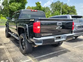 Chevrolet Silverado 1500 2018 4x4 LT 4 puertas Cabina Crew 5.8 pies. Caja corta