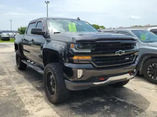 Chevrolet Silverado 1500 2018 4x4 LT 4 puertas Cabina Crew 5.8 pies. Caja corta