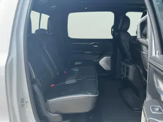 Ram 1500 2021 4x2 Limited 4 puertas Cabina Crew 5.6 pies. Caja corta Pickup