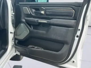 Ram 1500 2021 4x2 Limited 4 puertas Cabina Crew 5.6 pies. Caja corta Pickup