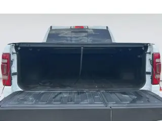 Ram 1500 2021 4x2 Limited 4 puertas Cabina Crew 5.6 pies. Caja corta Pickup