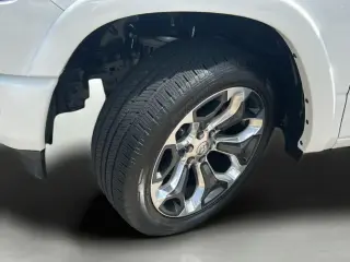 Ram 1500 2021 4x2 Limited 4 puertas Cabina Crew 5.6 pies. Caja corta Pickup