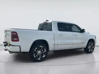 Ram 1500 2021 4x2 Limited 4 puertas Cabina Crew 5.6 pies. Caja corta Pickup
